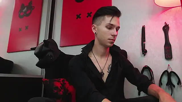 Joseph  Quinn online show from March 17, 2025, 10:06 am