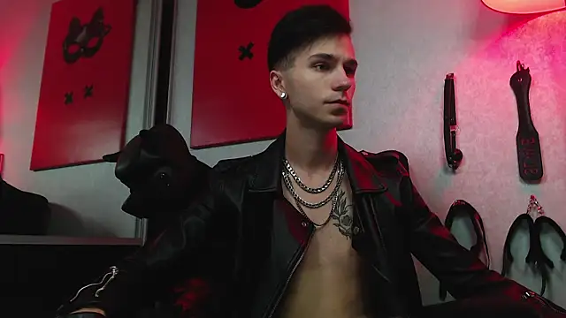 Joseph  Quinn online show from March 21, 2025, 7:33 am