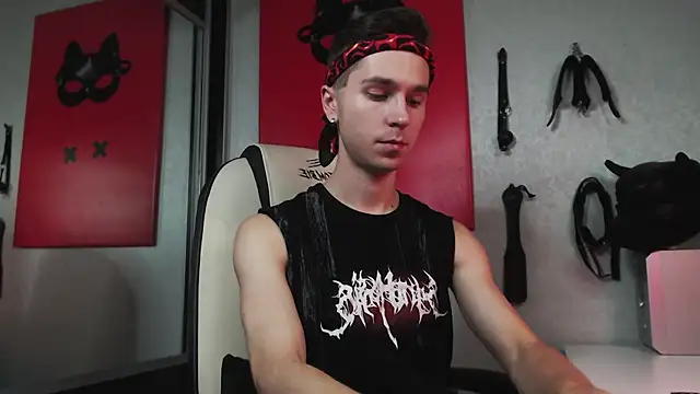 Joseph  Quinn online show from September 19, 2025, 8:51 am