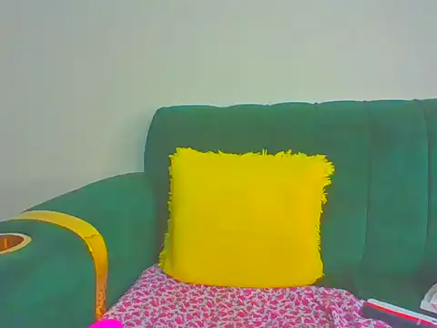 cutesmiling online show from July 31, 2026, 1:43 pm