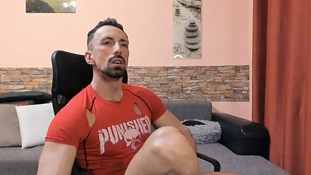 HotHunkTrainer online show from June 4, 2026, 8:08 am