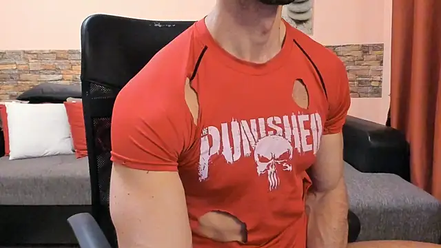 HotHunkTrainer online show from June 7, 2026, 7:35 am