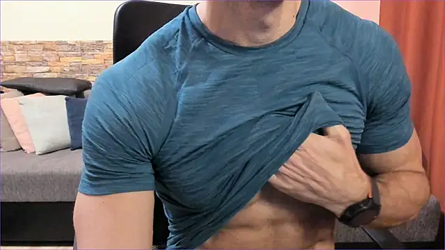 HotHunkTrainer online show from November 19, 2025, 8:14 am