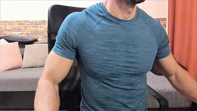 HotHunkTrainer online show from October 7, 2025, 6:58 am