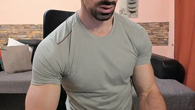 HotHunkTrainer online show from June 17, 2026, 9:30 am
