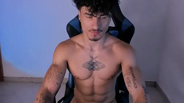 Snapshot of Thomas_Fit1 chatting on June 24, 2026, 12:53 am Thomas Fit1 online show from June 24, 2026, 12:53 am