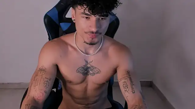 Snapshot of Thomas_Fit1 chatting on June 22, 2026, 12:13 pm Thomas Fit1 online show from June 22, 2026, 12:13 pm
