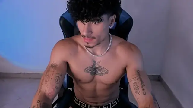 Snapshot of Thomas_Fit1 chatting on June 26, 2026, 12:38 am Thomas Fit1 online show from June 26, 2026, 12:38 am