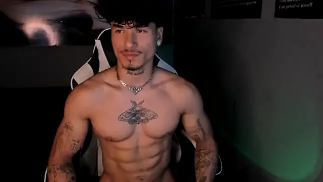 Snapshot of Thomas_Fit1 chatting on June 12, 2026, 3:26 am Thomas Fit1 online show from June 12, 2026, 3:26 am