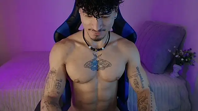Snapshot of Thomas_Fit1 chatting on August 3, 2026, 1:28 pm Thomas Fit1 online show from August 3, 2026, 1:28 pm