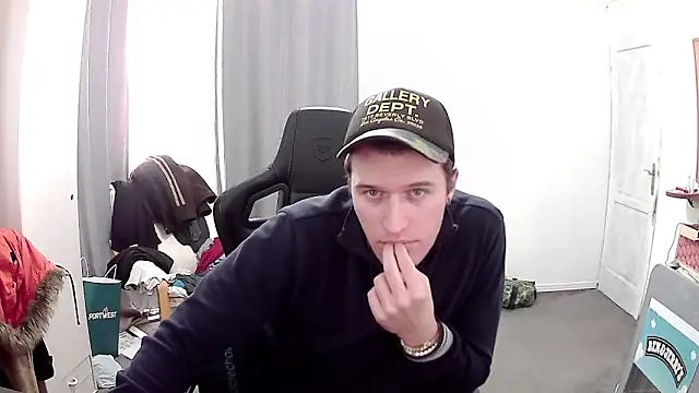 Snapshot of PKrisztian chatting on February 8, 2026, 6:05 pm PKrisztian online show from February 8, 2026, 6:05 pm