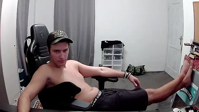 PKrisztian online show from October 31, 2025, 3:30 pm