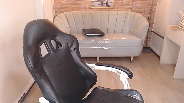 skeler lovd b  online show from September 24, 2025, 12:55 pm