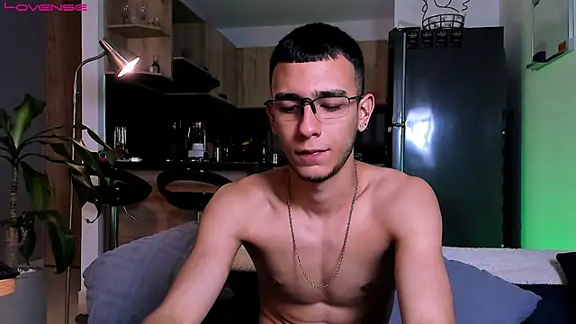 SymonPrince online show from September 30, 2025, 9:54 pm