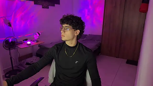 Kisan Smith online show from December 18, 2025, 2:16 am