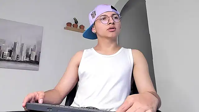 a lejandro 0 8 online show from March 10, 2025, 2:28 am