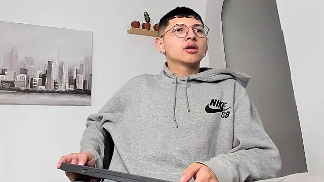 a lejandro 0 8 online show from March 6, 2025, 2:30 am