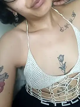 ConeNella online show from November 26, 2025, 10:54 pm