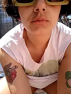 ConeNella online show from October 11, 2025, 4:52 pm