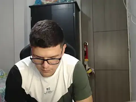 Plug Control online show from March 4, 2025, 9:11 pm