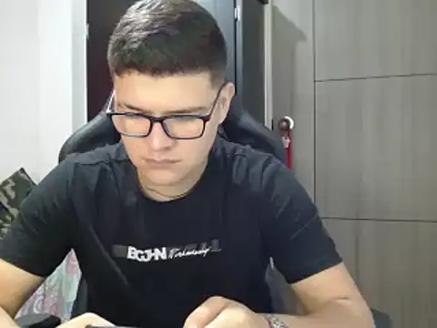 Plug Control online show from March 6, 2025, 3:02 pm