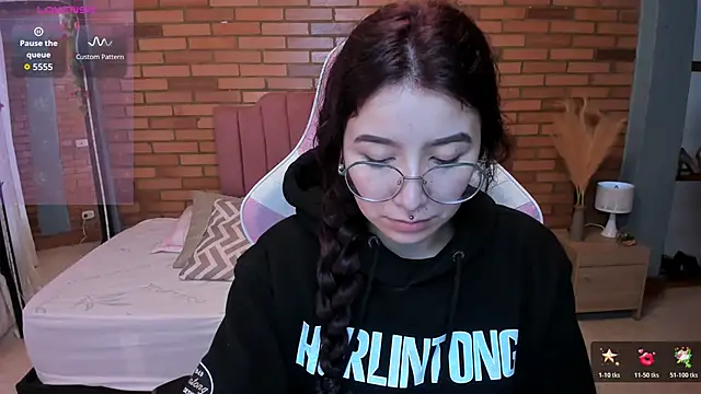Amy joones online show from June 6, 2026, 11:26 am