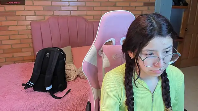Amy joones online show from July 28, 2026, 11:07 am