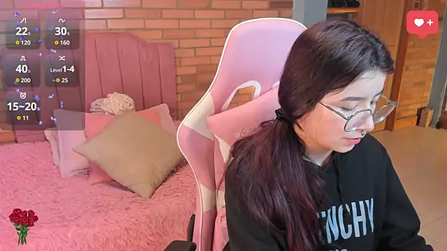 Amy joones online show from July 15, 2026, 11:06 am