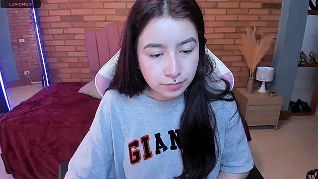 Amy joones online show from June 19, 2026, 11:38 am