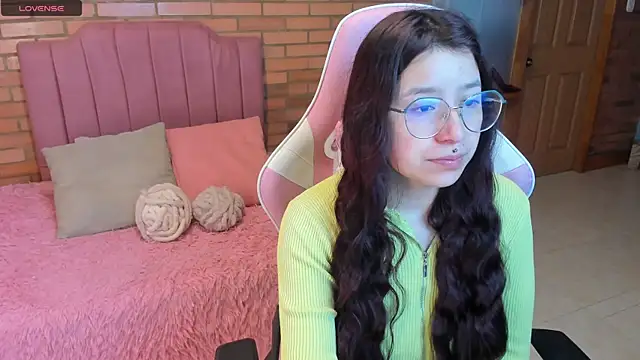 Amy joones online show from July 28, 2026, 11:17 am