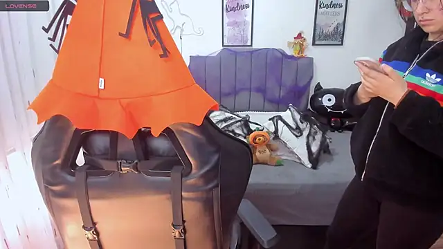 Amy joones online show from October 25, 2025, 1:01 pm