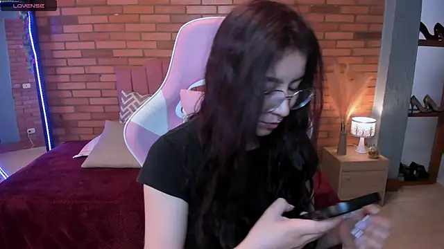 Amy joones online show from June 10, 2026, 11:44 am