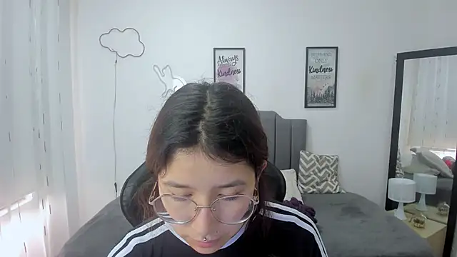 Amy joones online show from September 20, 2025, 2:00 pm