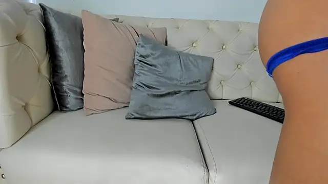 camila-manzur online show from January 29, 2025, 10:11 pm