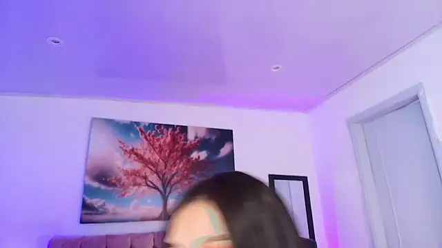 Julianaa Castro  online show from November 13, 2025, 11:36 am