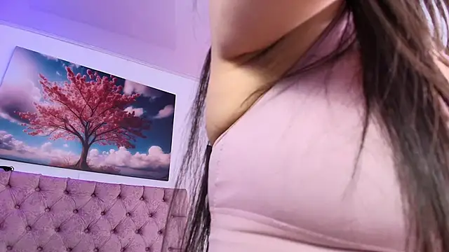 Julianaa Castro  online show from September 19, 2025, 11:36 am