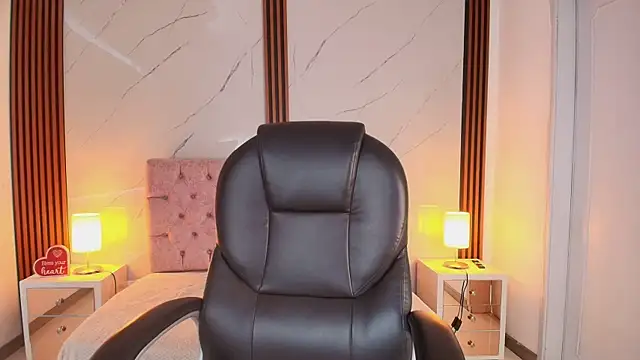 Snapshot of Julianaa_Castro_ chatting on July 14, 2026, 12:00 pm Julianaa Castro online show from July 14, 2026, 12:00 pm