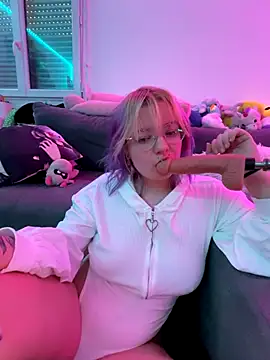 LaskaLeRoomba online show from December 2, 2025, 9:55 am