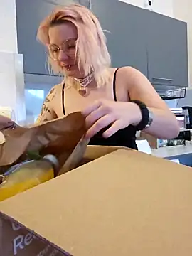 LaskaLeRoomba online show from March 22, 2025, 11:42 am