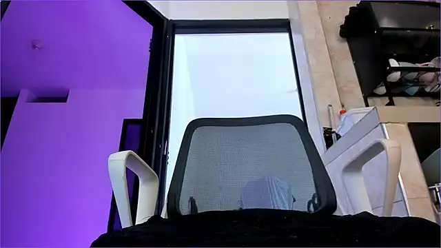 CandyLatinHott online show from March 8, 2026, 6:33 pm