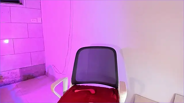 CandyLatinHott online show from July 14, 2026, 3:44 am