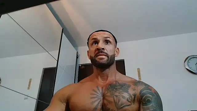 Snapshot of Magnificmuscles89 chatting on June 16, 2026, 10:32 pm Magnificmuscles89 online show from June 16, 2026, 10:32 pm