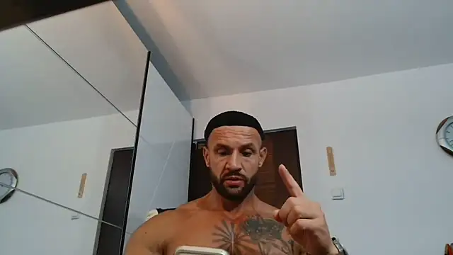 Snapshot of Magnificmuscles89 chatting on June 20, 2026, 10:42 am Magnificmuscles89 online show from June 20, 2026, 10:42 am