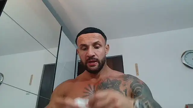 Snapshot of Magnificmuscles89 chatting on June 3, 2026, 10:25 pm Magnificmuscles89 online show from June 3, 2026, 10:25 pm