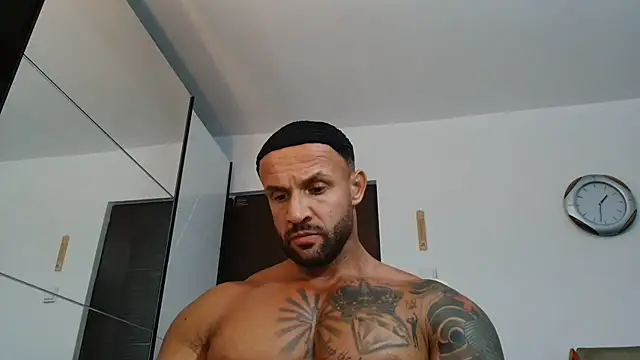Snapshot of Magnificmuscles89 chatting on June 8, 2026, 10:32 pm Magnificmuscles89 online show from June 8, 2026, 10:32 pm
