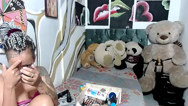 manzanahot9 online show from October 29, 2025, 10:58 am