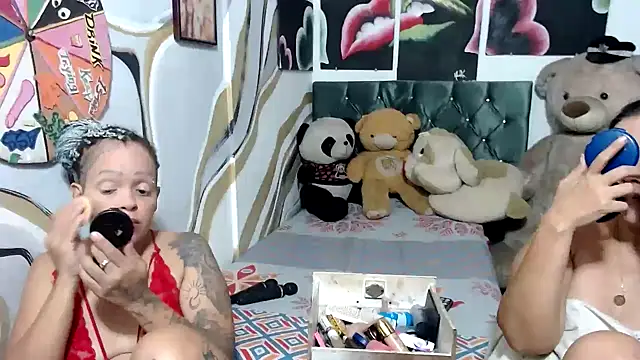 manzanahot9 online show from October 6, 2025, 7:14 pm