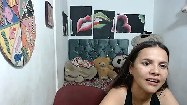 manzanahot9 online show from March 22, 2025, 1:43 am