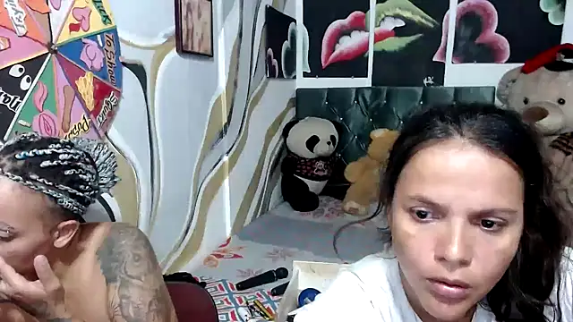 manzanahot9 online show from October 7, 2025, 7:59 pm