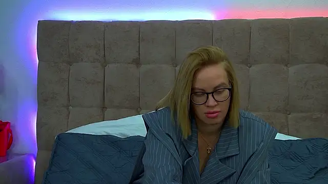 MariaNeumann online show from September 24, 2025, 6:31 am